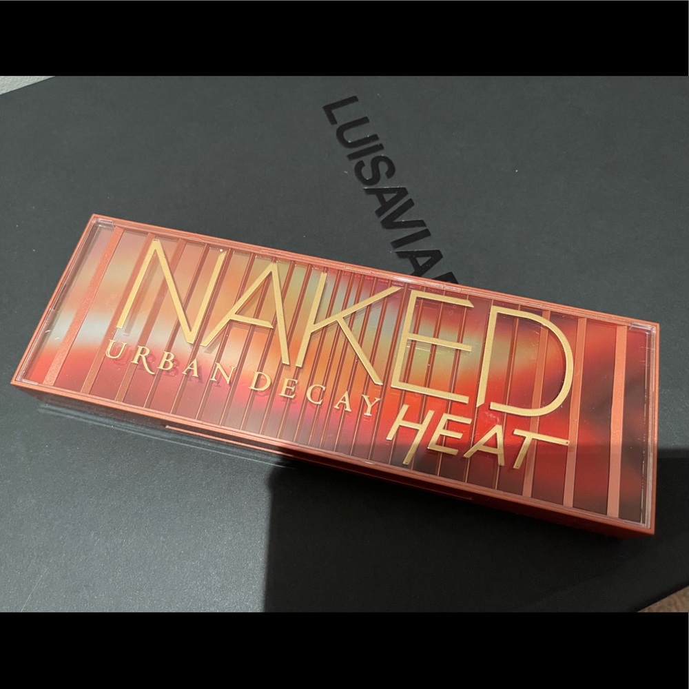 NAKED HEAT EYESHADOW PALETTE urbandecay cosmetics